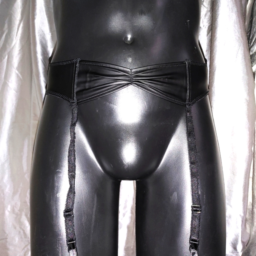 Frederick's of Hollywood Olympia Zoe Garter